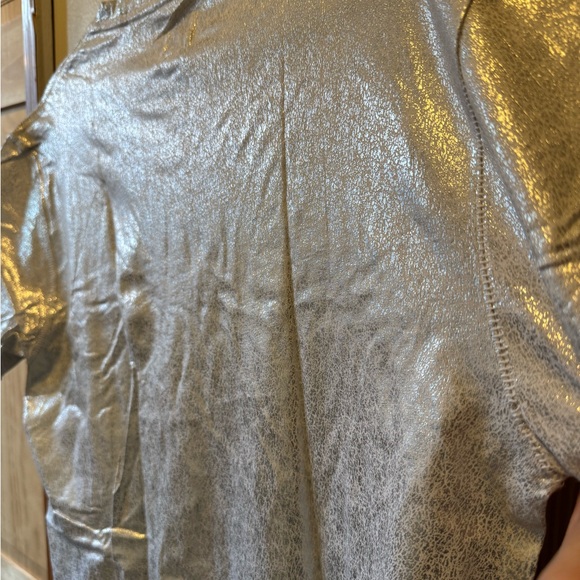 GUESS Metallic Silver Short Sleeve Tee - Picture 9 of 9